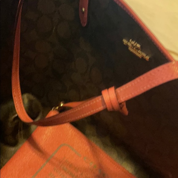 COPY - Coach useful bag you can wear on both sides - Picture 3 of 11